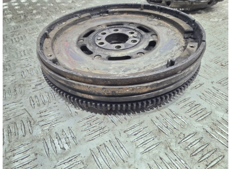 Комплект сцепления к Volkswagen Passat, 2000г.