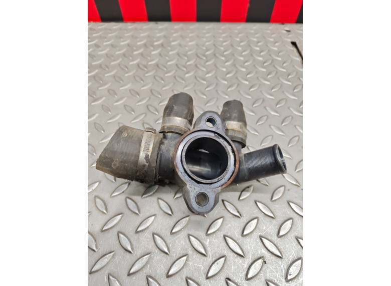 Фланец (тройник) системы охлаждения к Peugeot Boxer, 2001г.