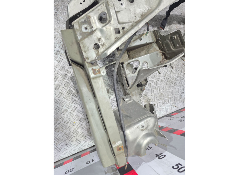 Четверть передняя левая к Dacia Duster, 2011г.