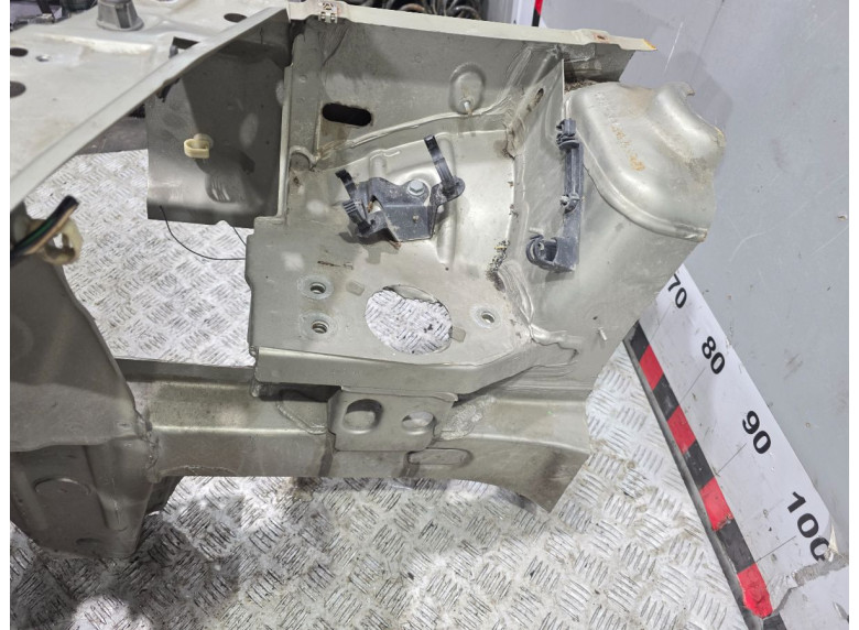 Четверть передняя правая к Dacia Duster, 2011г.