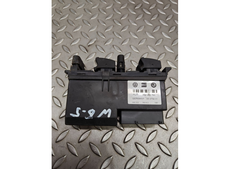 Блок управления стеклоподъемниками к Volkswagen Passat, 1997г.