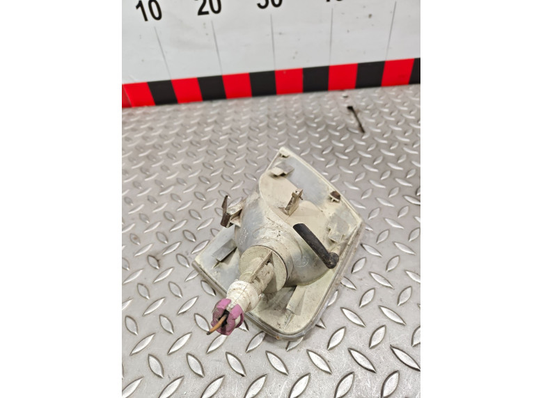 Поворотник правый к Volkswagen Passat, 1999г.