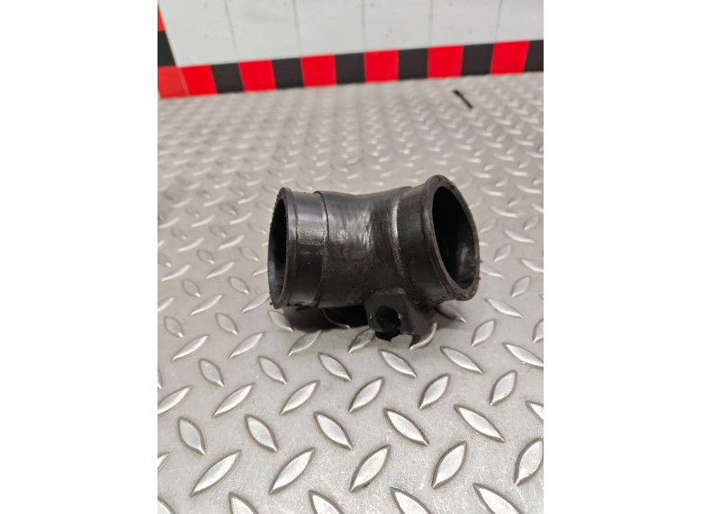 Патрубок интеркулера к Volkswagen Passat, 2001г.