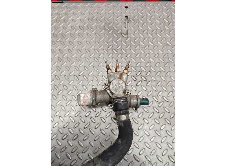 Фланец (тройник) системы охлаждения к Volkswagen Passat, 2001г.