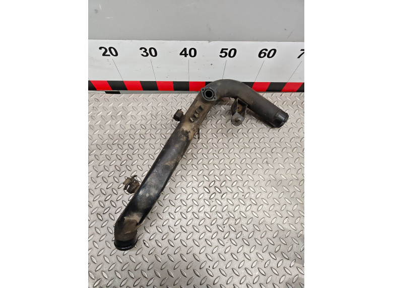 Патрубок интеркулера к Volkswagen Passat, 2001г.