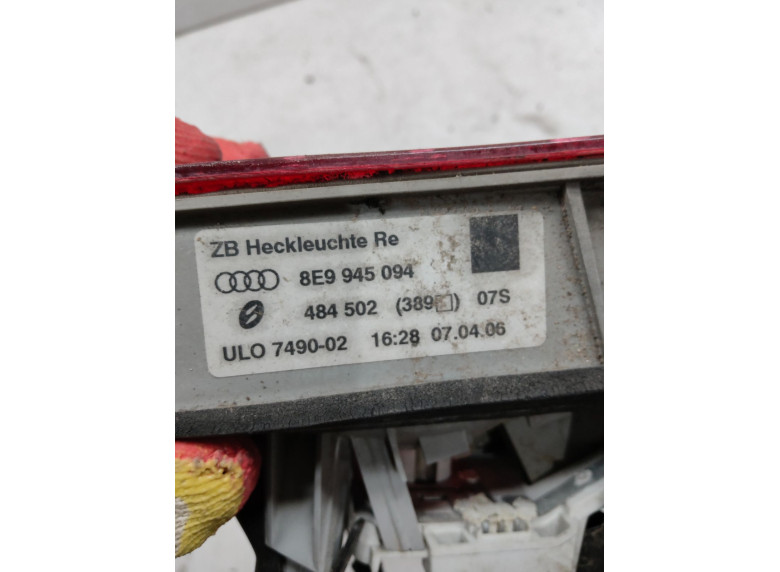 Фонарь крышки багажника правый к Audi A4, 2006г.