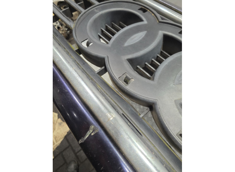 Решетка капота к Audi A6, 1995г.