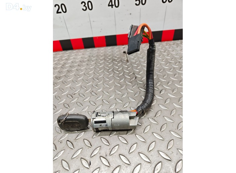 Замок зажигания к Renault Trafic 2006 г.