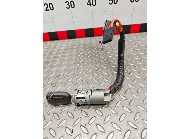 Замок зажигания к Renault Trafic, 2006г.