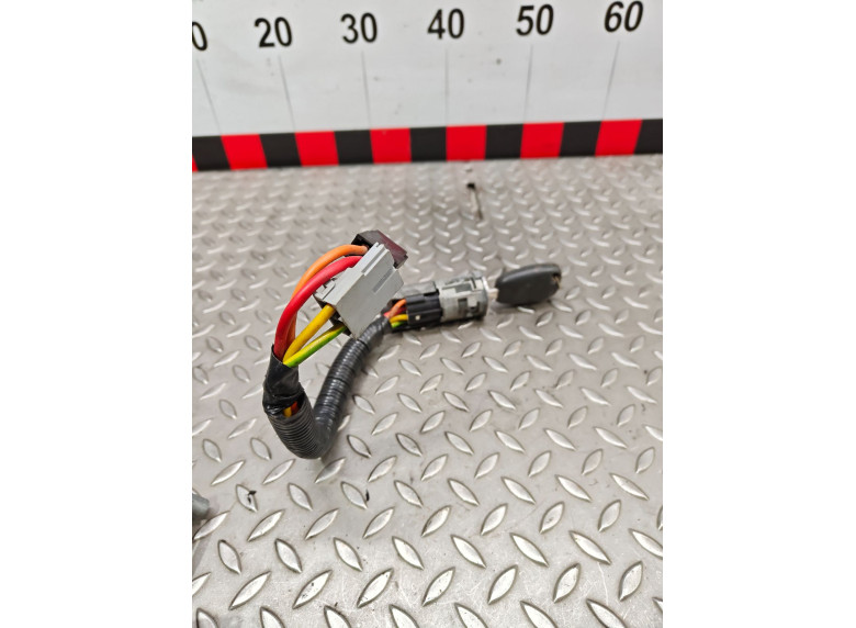 Замок зажигания к Renault Trafic, 2006г.