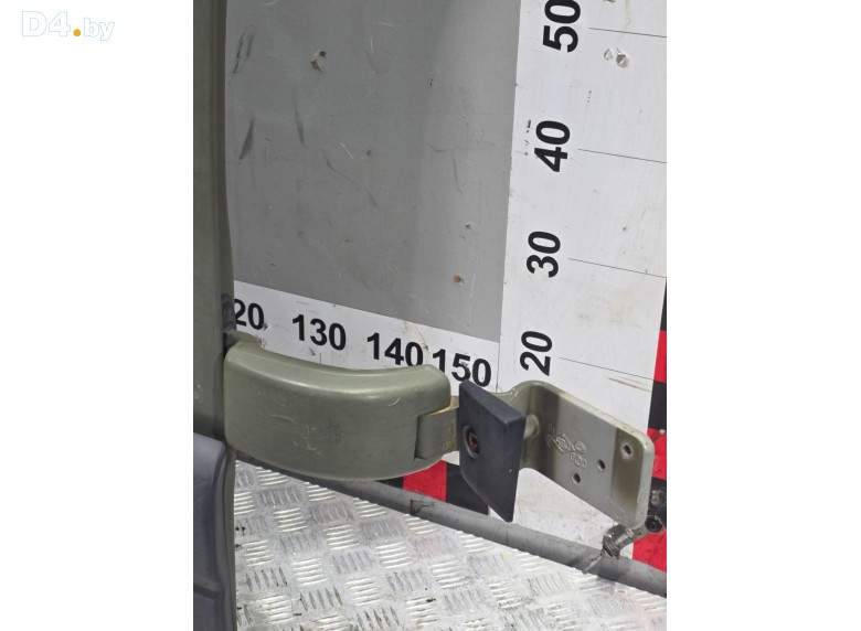 Петля двери задней правой к Renault Master 2008 г.