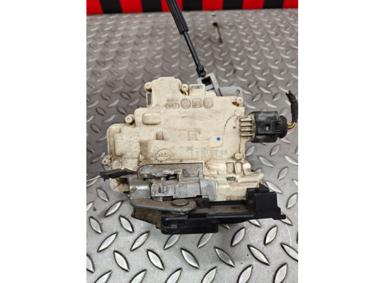 Замок двери передней правой к Seat Leon, 2008г.