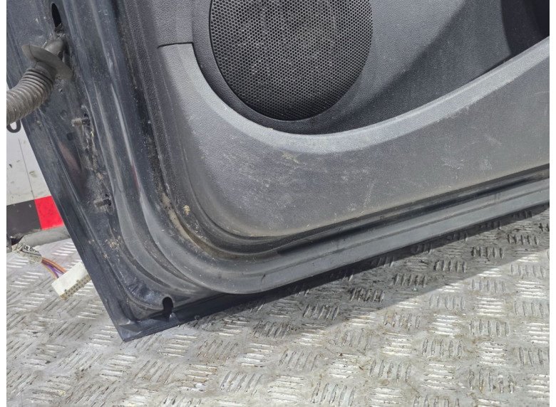 Дверь передняя правая к Dacia Sandero, 2011г.