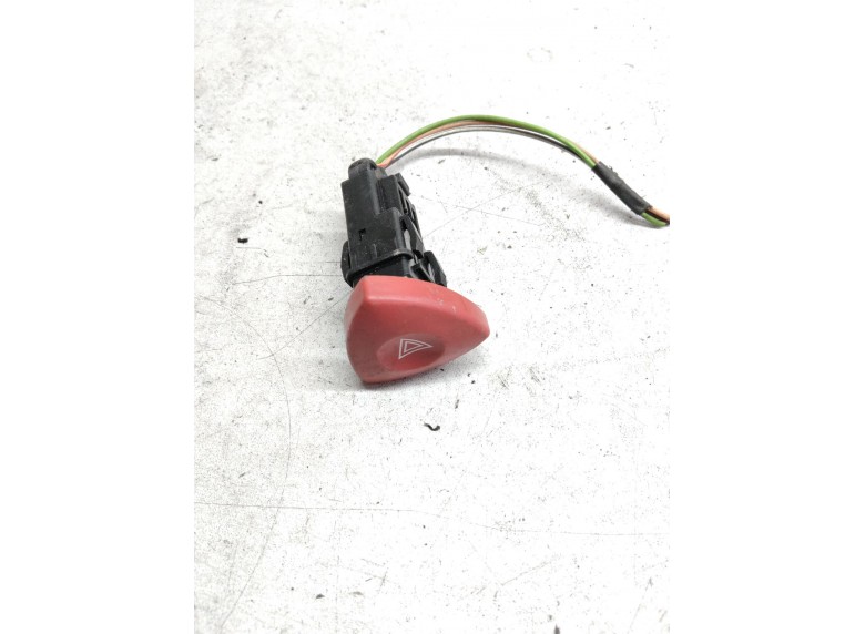 Кнопка аварийной сигнализации к Renault Master