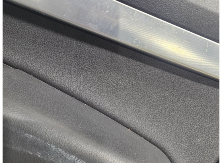 Обшивка двери передней правой (дверная карта) к Audi A6, 2006г.