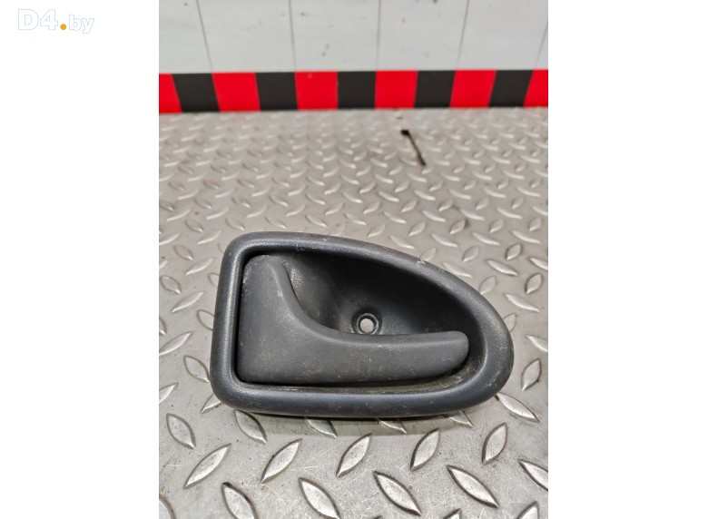 Ручка внутренняя передняя левая к Renault Trafic 2005 г.