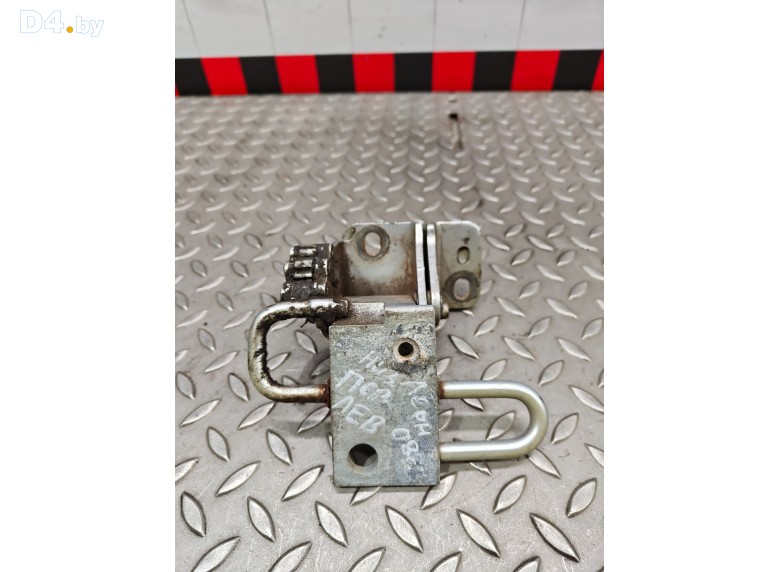 Петля двери передней левой к Seat Leon 2008 г.