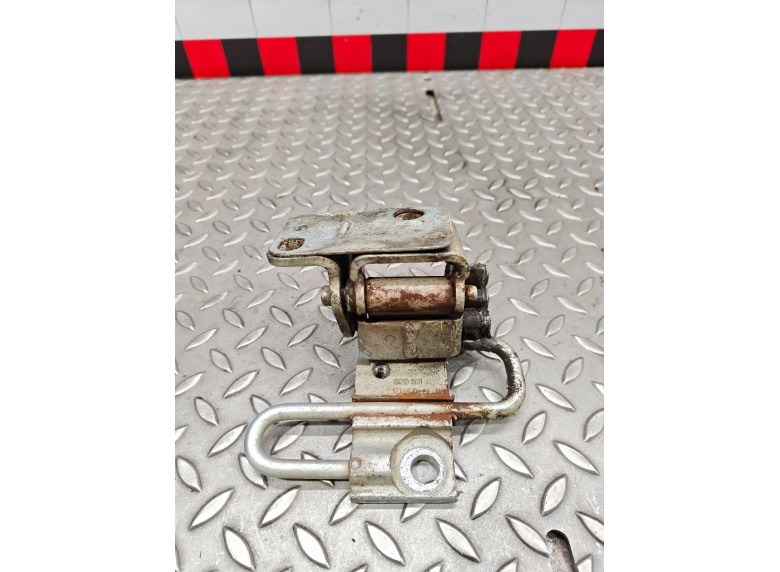 Петля двери передней левой к Seat Leon, 2008г.