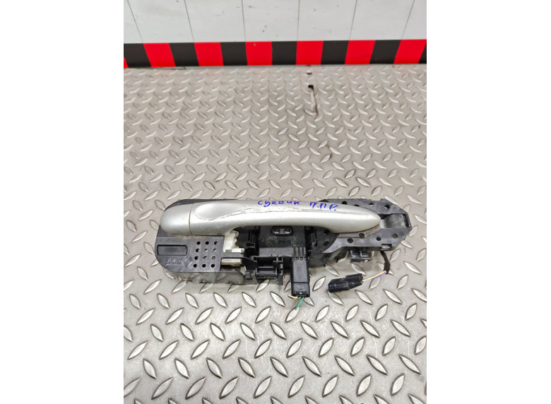 Ручка наружная передняя правая к Renault Scenic, 2010г.