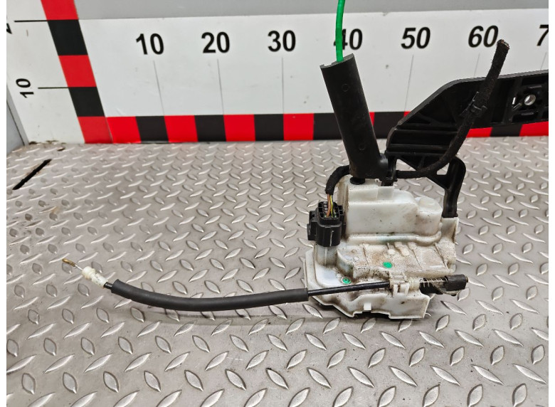 Замок двери передней правой к Alfa Romeo 159, 2007г.