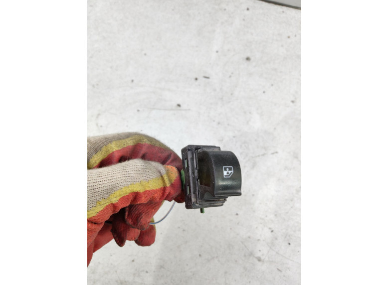 Кнопка стеклоподъемника переднего правого к Peugeot Boxer, 2008г.