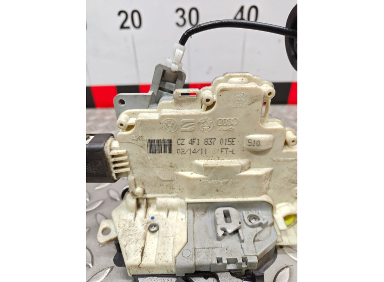 Замок двери передней левой к Audi A6, 2011г.