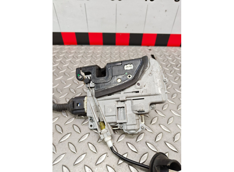 Замок двери передней левой к Audi A6, 2011г.