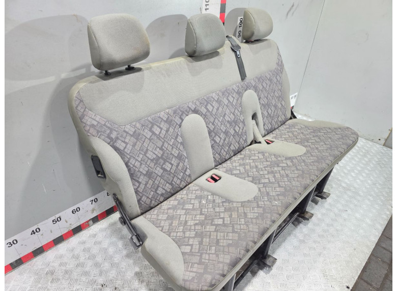 Сиденье заднее к Opel Vivaro, 2004г.
