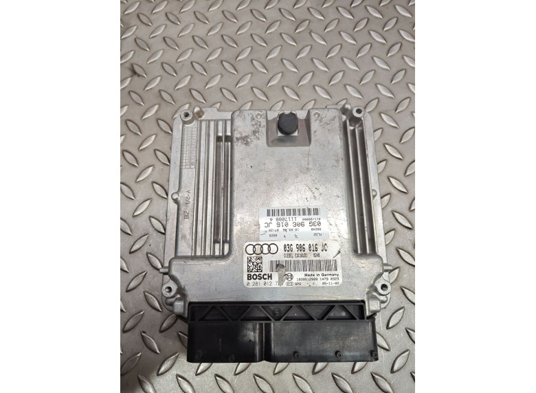 Блок управления двигателем к Audi A4, 2005г.