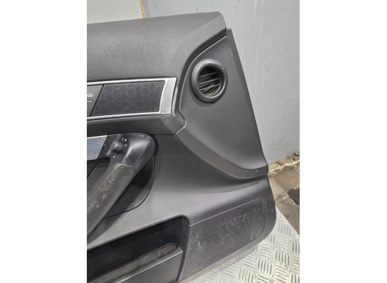 Обшивка двери передней левой (дверная карта) к Audi A6, 2006г.