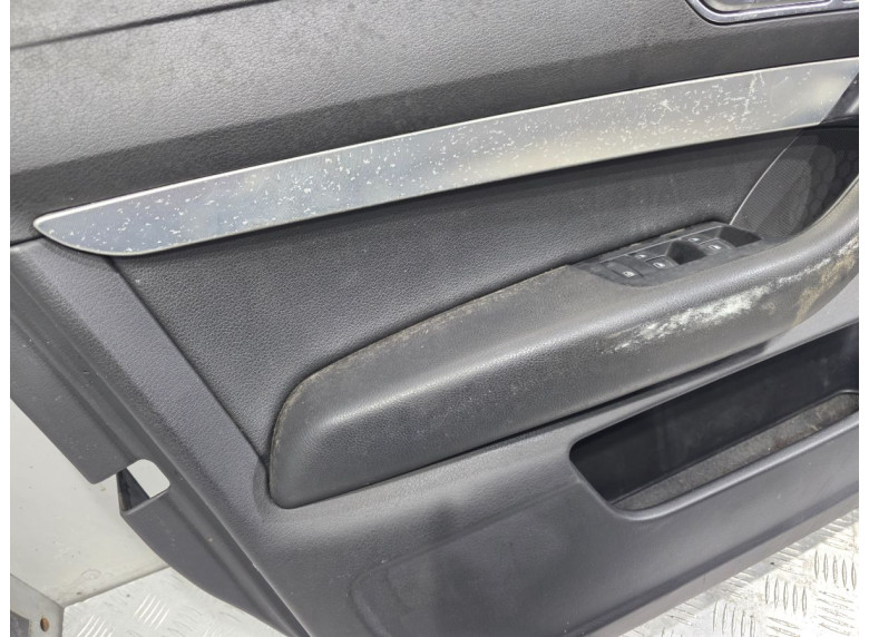 Обшивка двери передней левой (дверная карта) к Audi A6, 2006г.