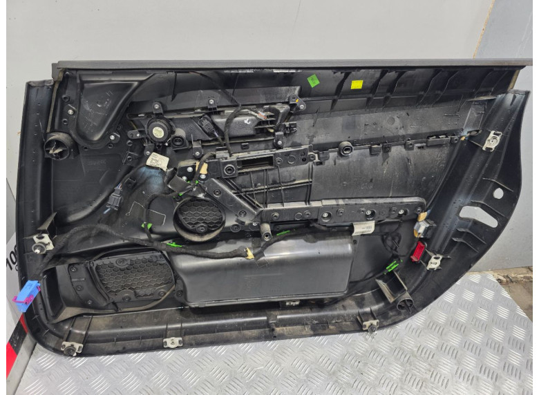 Обшивка двери передней левой (дверная карта) к Audi A6, 2006г.