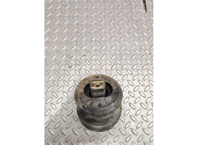 Подушка крепления двигателя к Volkswagen Transporter, 2000г.