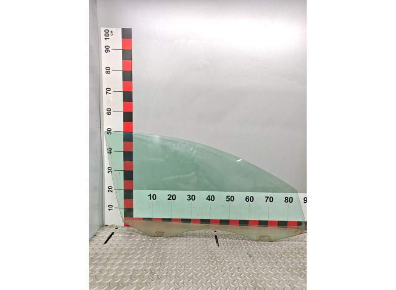 Стекло двери передней правой к Volkswagen Passat, 2005г.