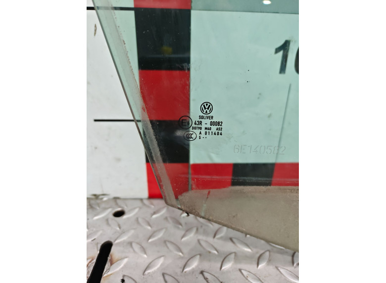 Стекло двери передней правой к Volkswagen Passat, 2005г.