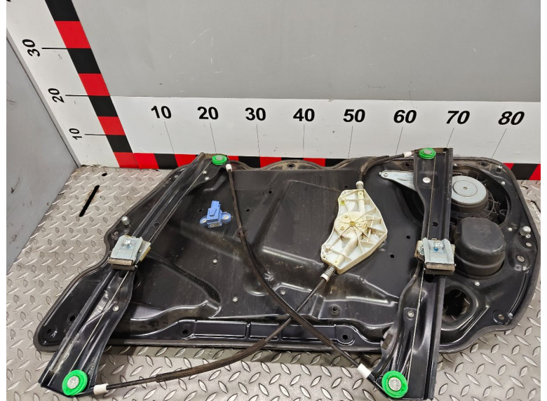 Стеклоподъемник электрический передний левый к Volkswagen Passat, 2005г.