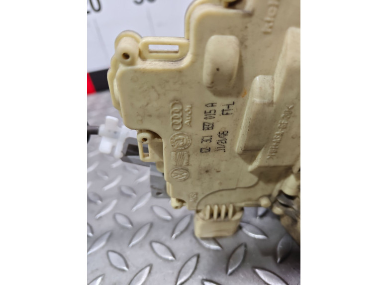 Замок двери передней левой к Volkswagen Passat, 2005г.