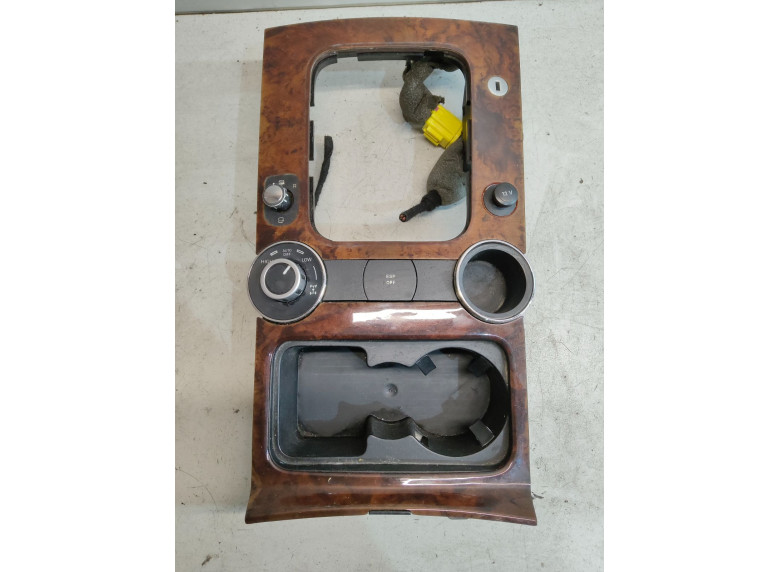 Консоль салона (кулисная часть) к Volkswagen Touareg, 2003г.