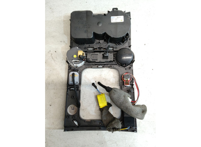 Консоль салона (кулисная часть) к Volkswagen Touareg, 2003г.