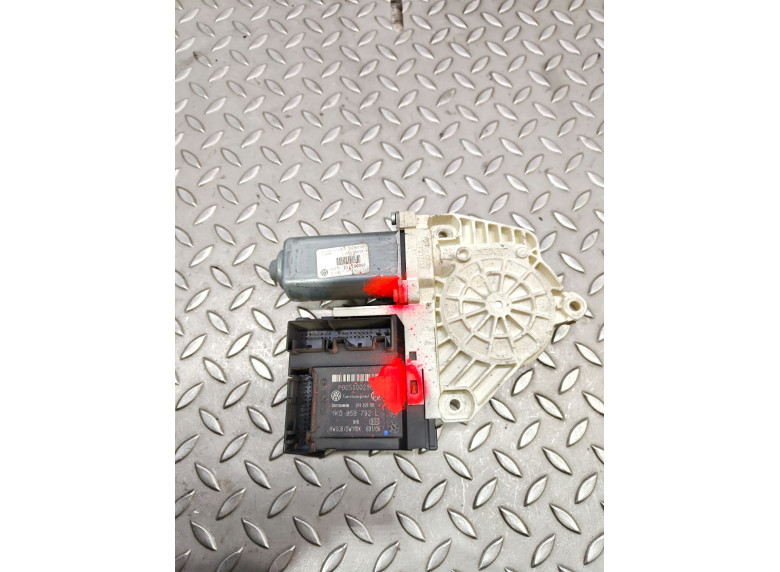 Моторчик стеклоподъемника передний правый к Volkswagen Passat, 2006г.