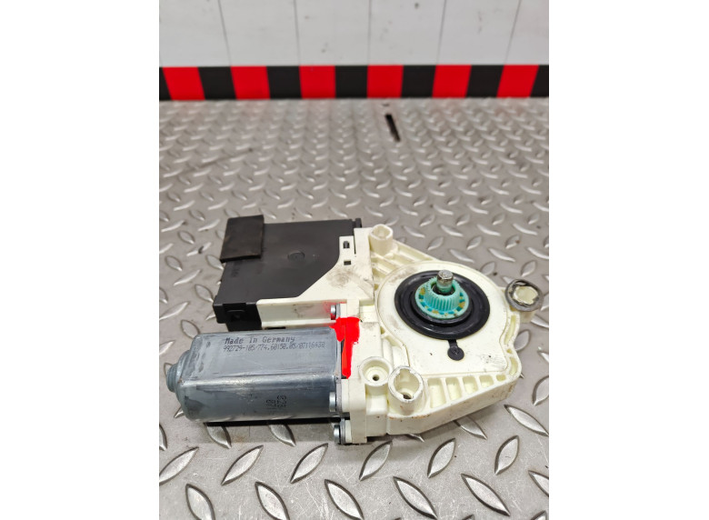 Моторчик стеклоподъемника передний правый к Volkswagen Passat, 2006г.