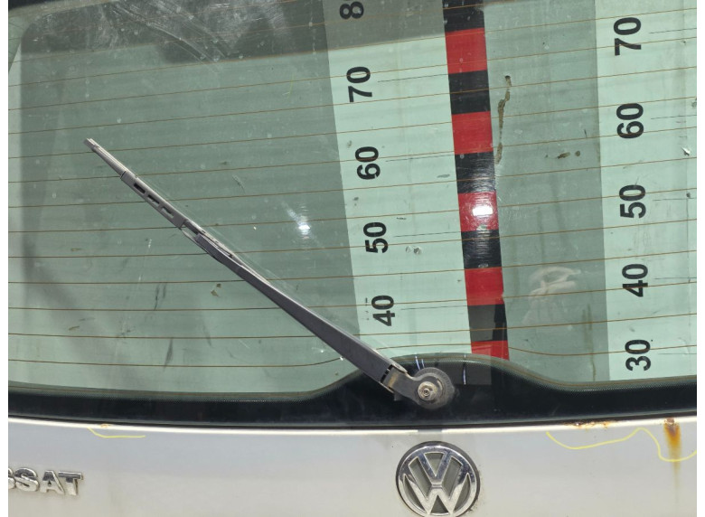 Щеткодержатель задний к Volkswagen Passat, 1998г.