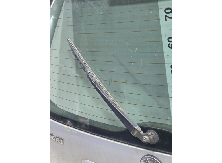 Щеткодержатель задний к Volkswagen Passat, 1998г.