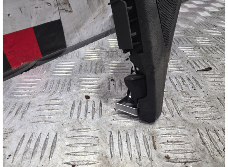 Накладка декоративная на торпедо к Audi A6, 2013г.