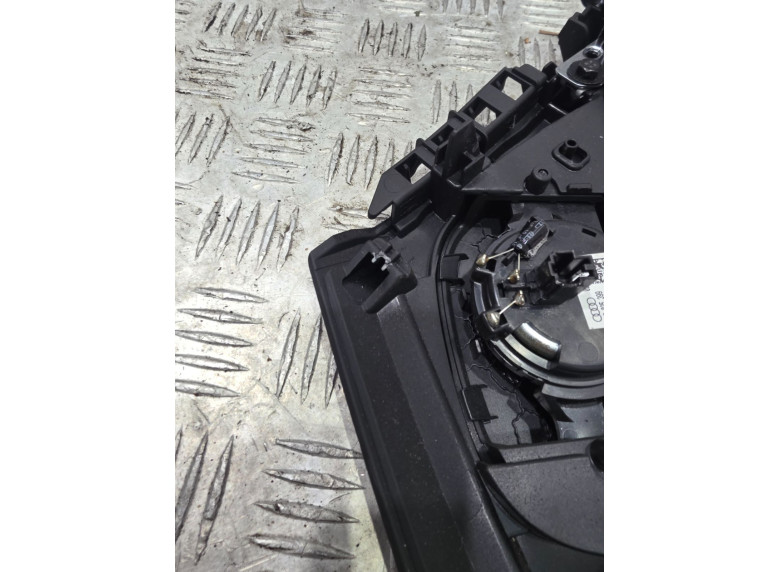 Накладка декоративная на торпедо к Audi A6, 2013г.