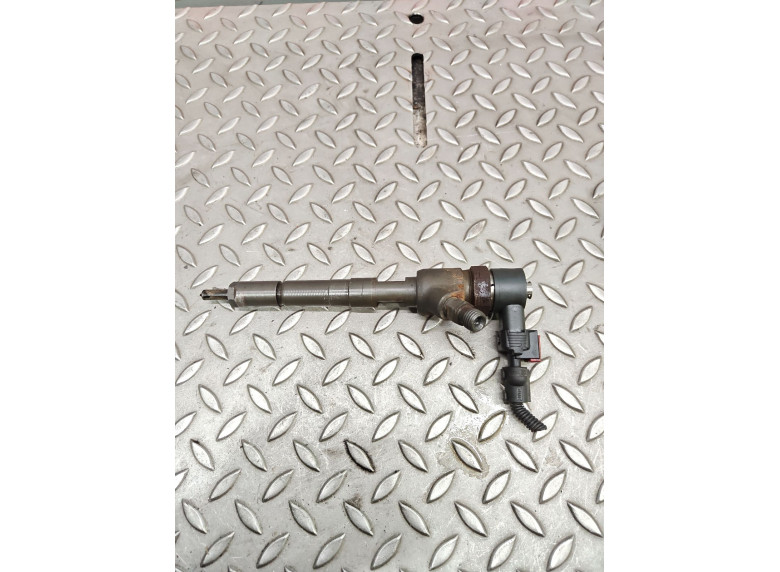 Форсунка к Opel Astra, 2011г.