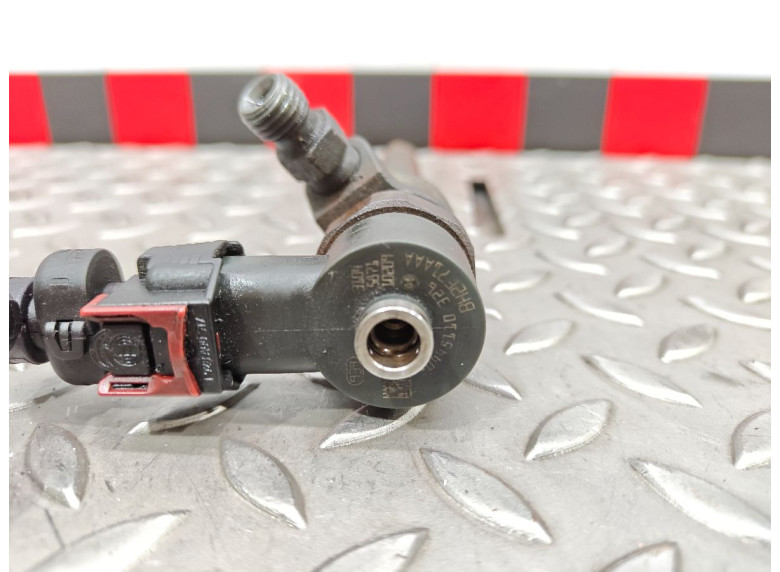 Форсунка к Opel Astra, 2011г.