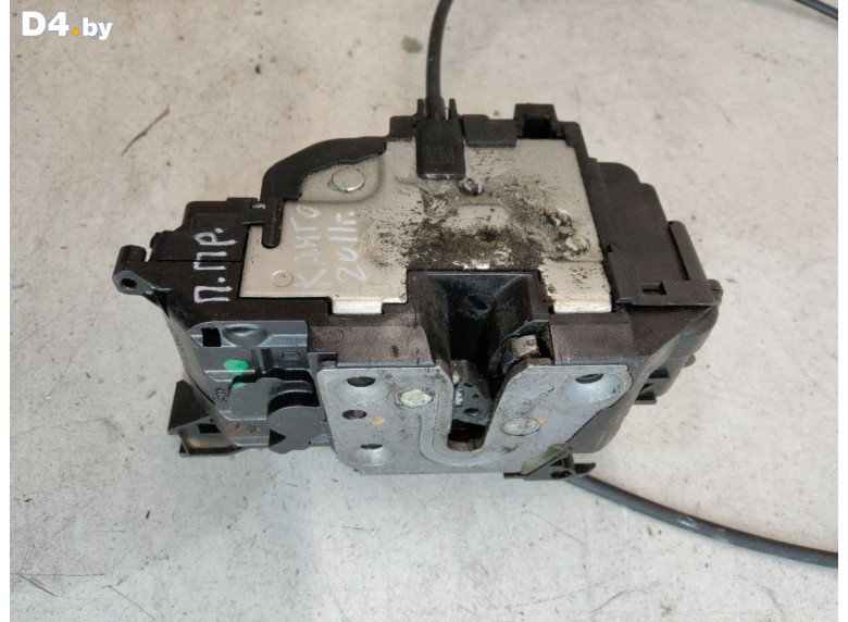 Замок двери передней правой к Renault Kangoo 2011 г.