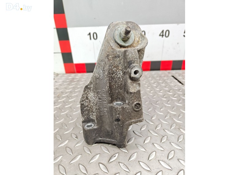 Кронштейн двигателя к Audi A6 1995 г.