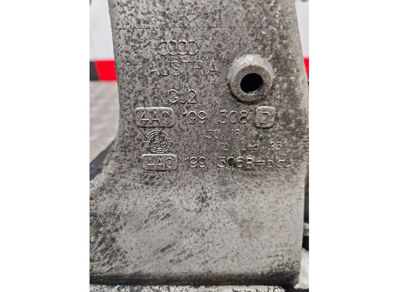 Кронштейн двигателя к Audi A6, 1995г.